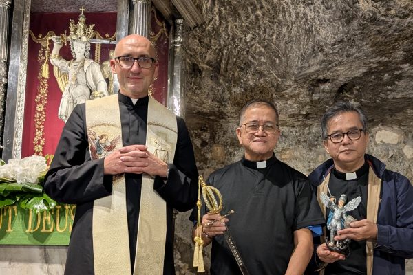 Dalle Filippine alla Sacra Grotta Dalle Filippine alla Sacra Grotta